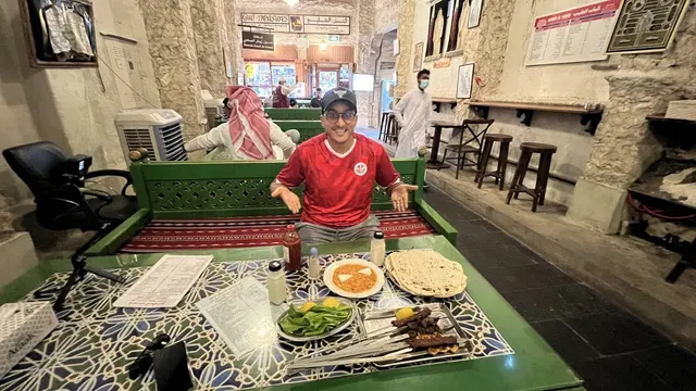 جولة طعام في سوق واقف: من المندي إلى الكنافة